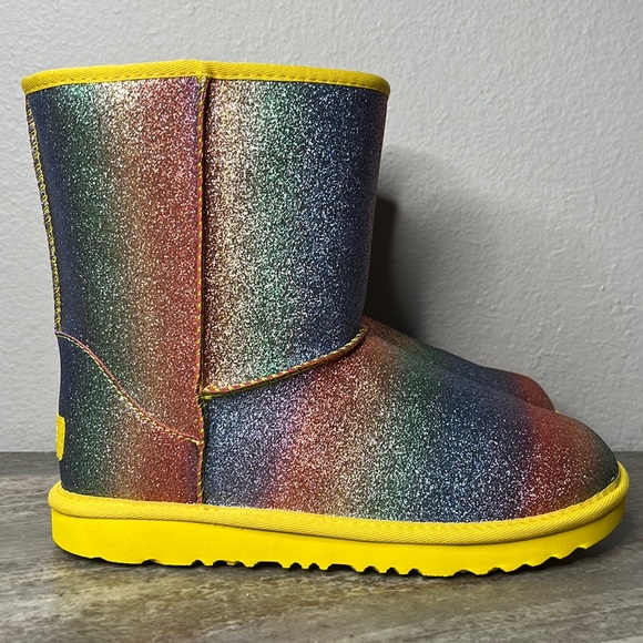 Ugg Classic II Metallic Glitter Rainbow Women’s Size 6 Sheepskin - Picture 1 of 10